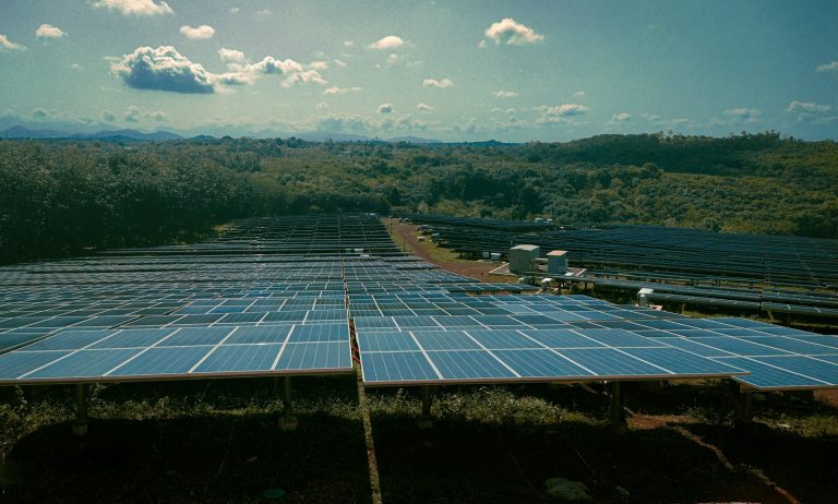 Indonesia Melampaui 700MW Kapasitas Terpasang Solar PV, Namun Kemajuan Dinilai ‘Tidak Memadai’