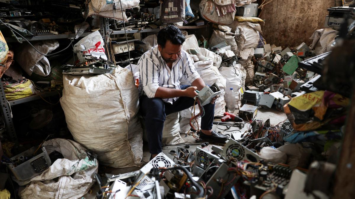 Peningkatan limbah elektronik dari India, kebutuhan untuk menyusun kembali manajemennya